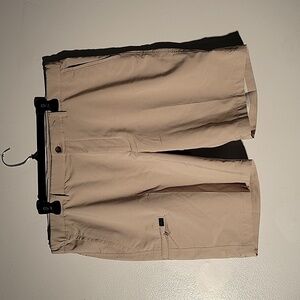 Greg Norman Mens Flat Front Everbest Beige Golf Shorts Side Pocket, Size: 38